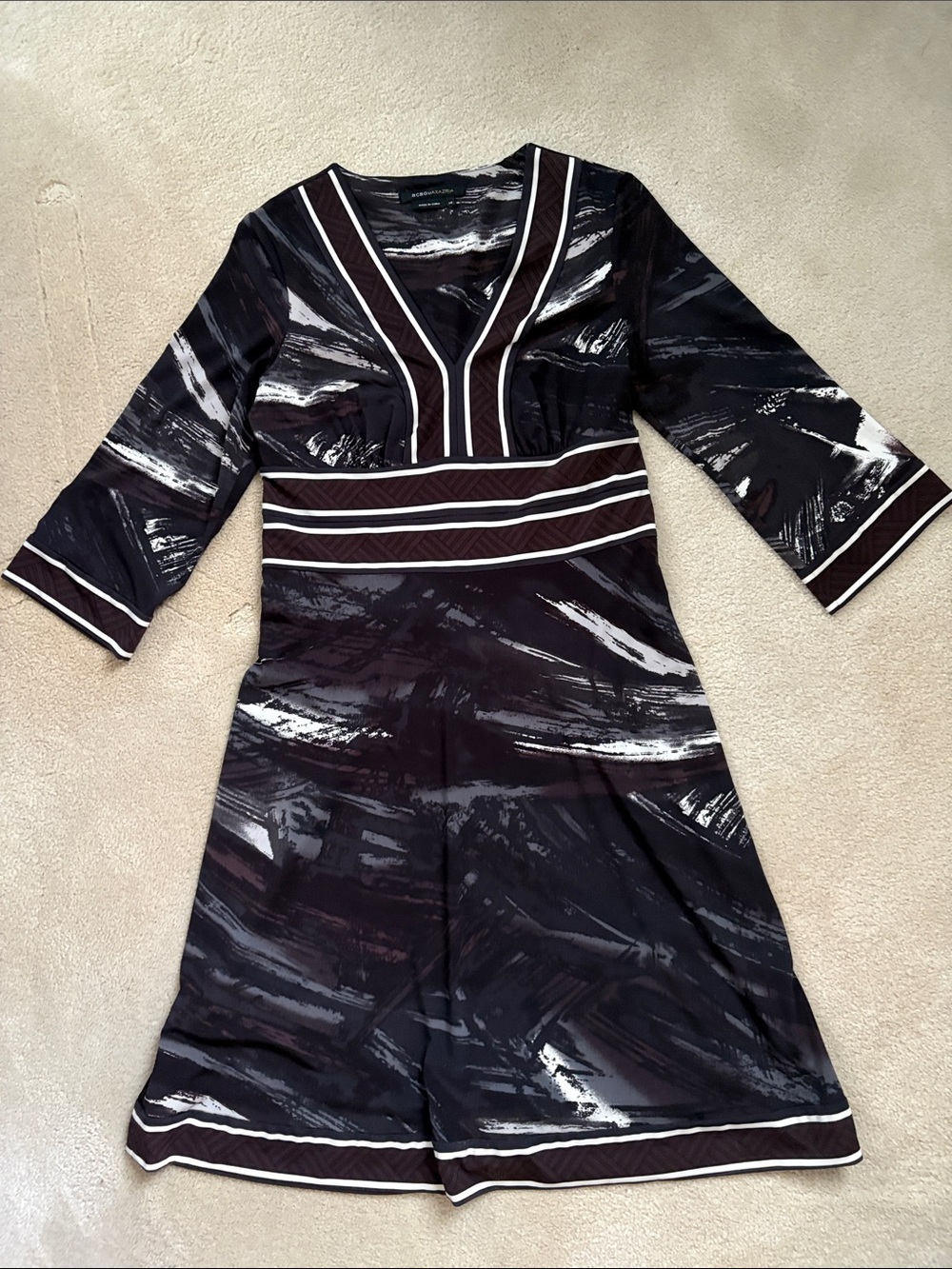 BCBGMaxAzria Black and White V-Neck Printed Long Sleeve Dress